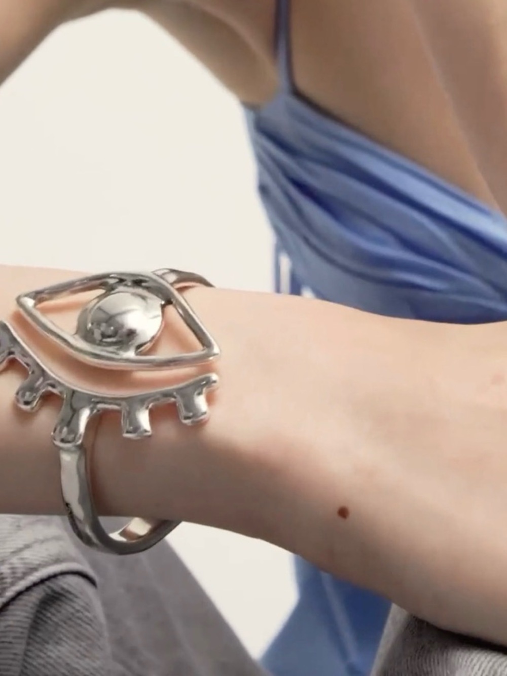 Uno de 50 bangle eye bracelet